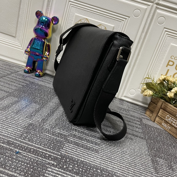 ルイヴィトンバッグ背面デザイン